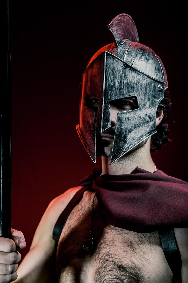 Foto uomo che indossa un casco blindato nella camera oscura