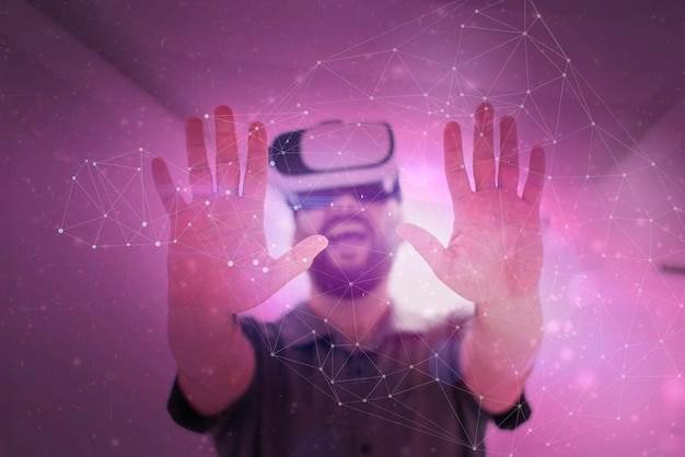 uomo che prova occhiali per realtà virtuale vr a casa moderna con design grafico futuristico a punti di rete neurale