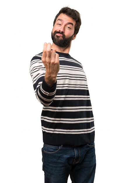 Uomo con la barba che fa gesto venente