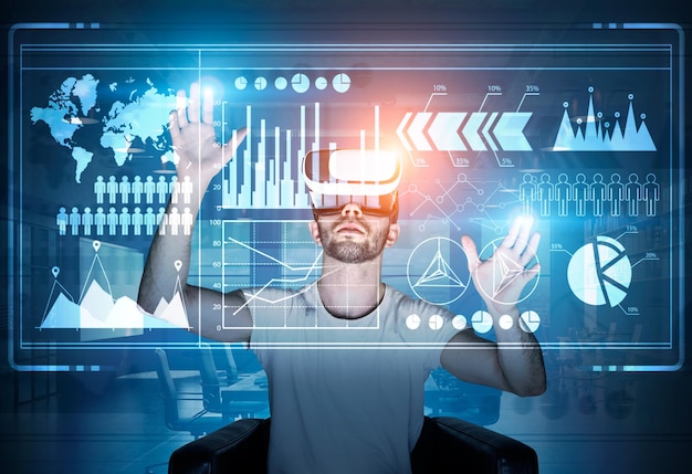Uomo con occhiali VR e grafici luccicanti