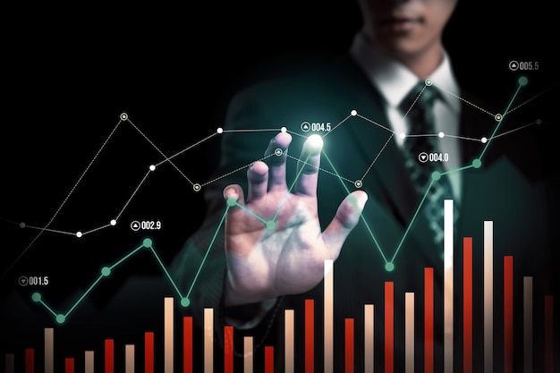 Uomo d'affari che lavora con il grafico commerciale della finanza digitale della tecnologia percettiva