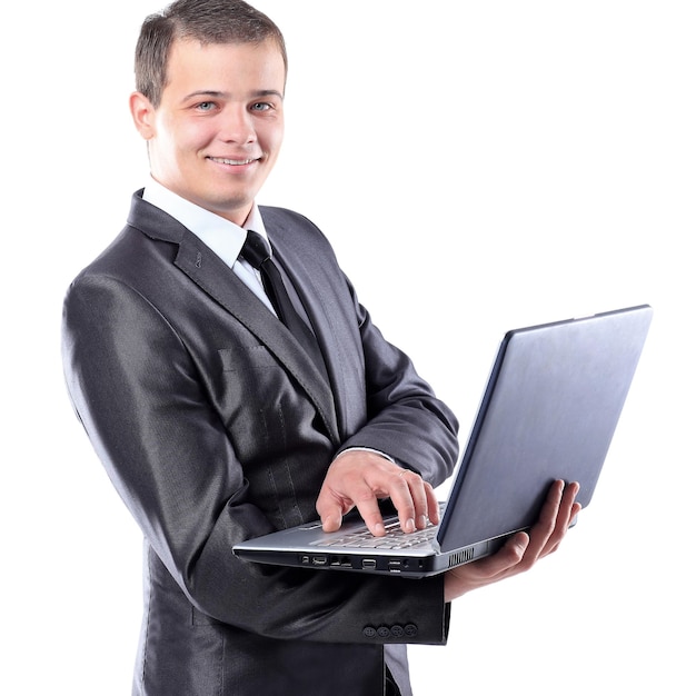 Uomo d'affari con un computer portatile isolato su uno sfondo bianco