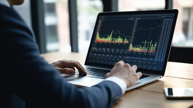 Uomo d'affari gestore di fondi trading indicatori del mercato azionario