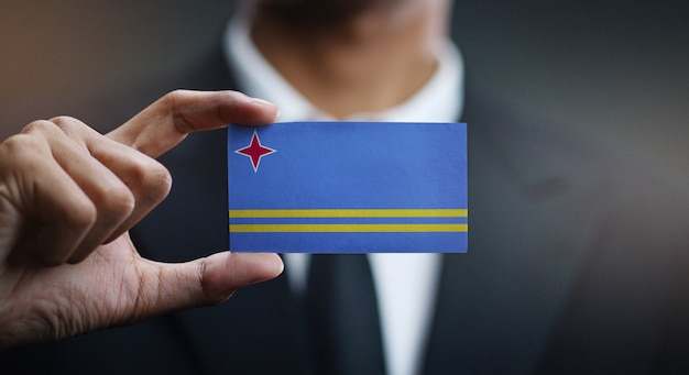 Uomo d&#39;affari Holding Card of Aruba Flag