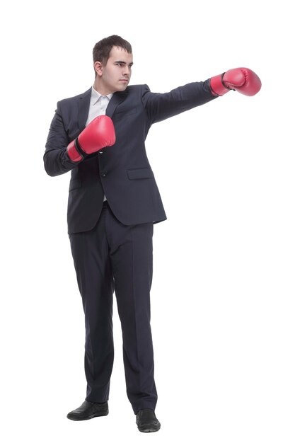 Uomo d'affari pronto a combattere con i guantoni da boxe guardando la fotocamera