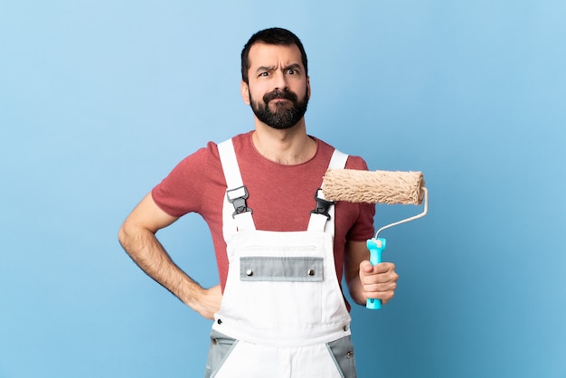 Uomo del pittore in studio