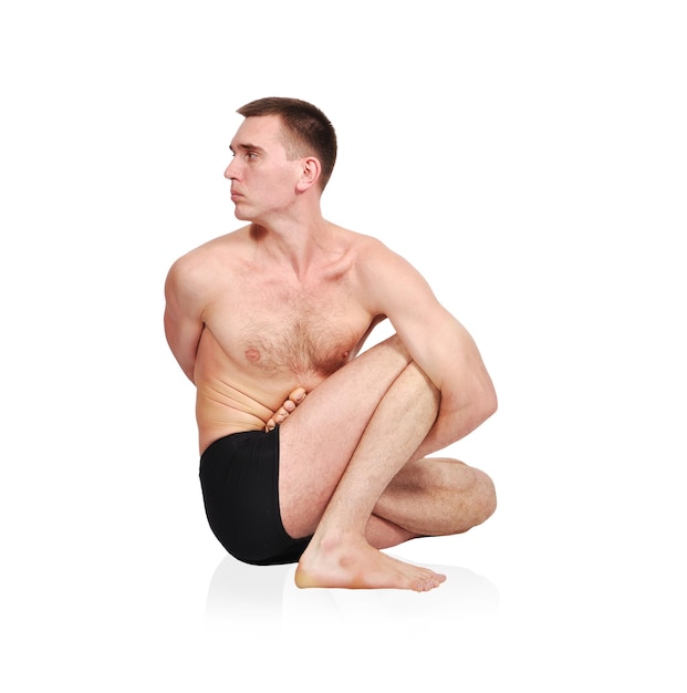 Uomo facendo yoga