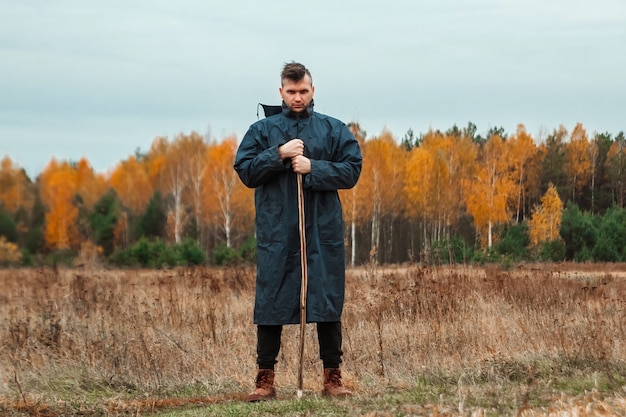 uomo in natura