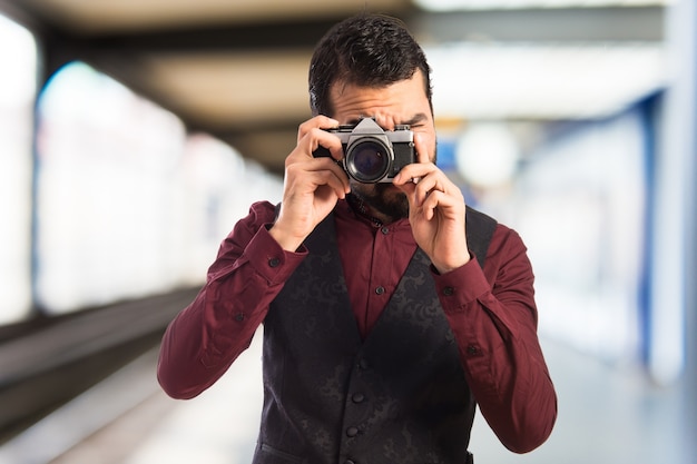 Uomo, indossando, giacca, fotografare, sfocato, fondo