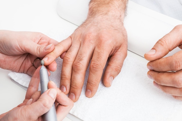 Uomo manicure