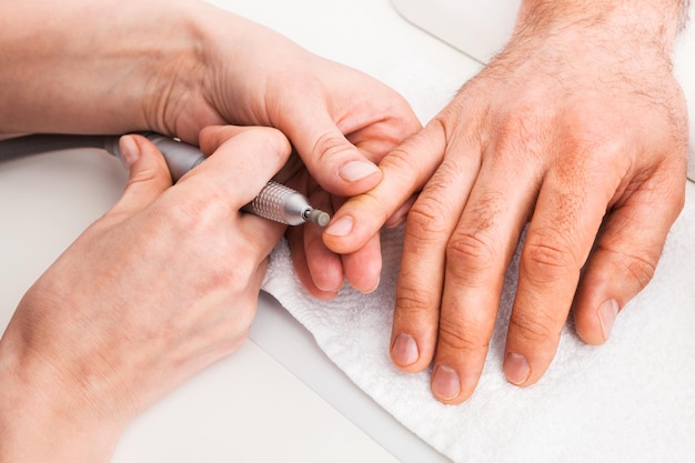 Uomo manicure