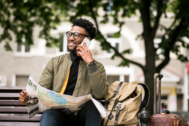 Uomo moda nero africano giovane