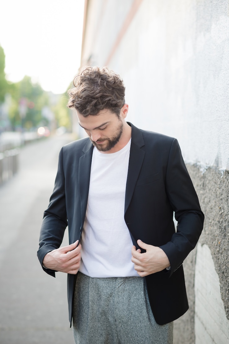 Foto uomo moderno di hipster bello