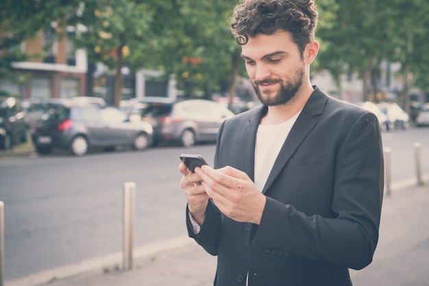 uomo moderno di hipster bello