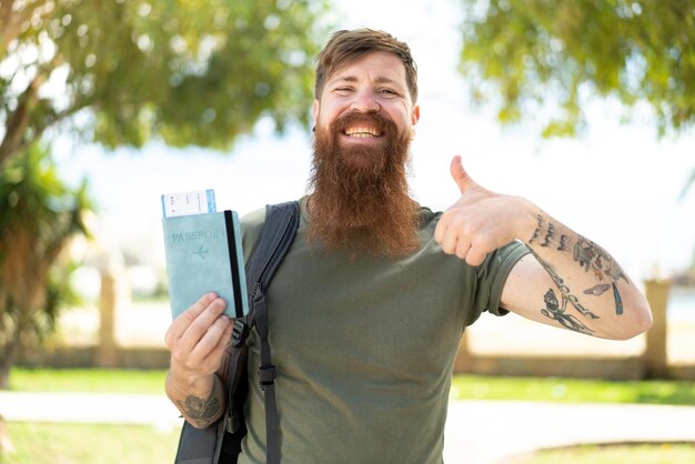 Uomo rosso con la barba