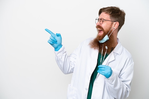 Uomo rosso con la barba