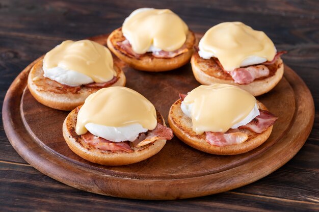 Uova alla Benedict con pancetta