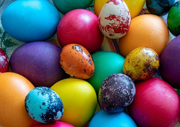 Uova colorate per le vacanze di Pasqua Sfondo vacanza