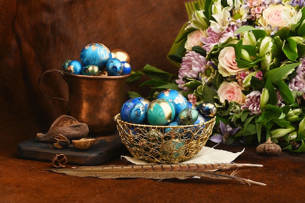 Uova Decorate Per Pasqua Decorazione alternativa Uova tinte in turchese blu verde e uova di quaglia dorate