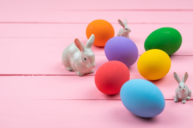 Uova Di Giorno Di Pasqua, Coniglietta Famiglia Con Uova Decorate