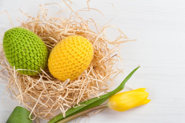 Uova di Pasqua all'uncinetto gialle verdi