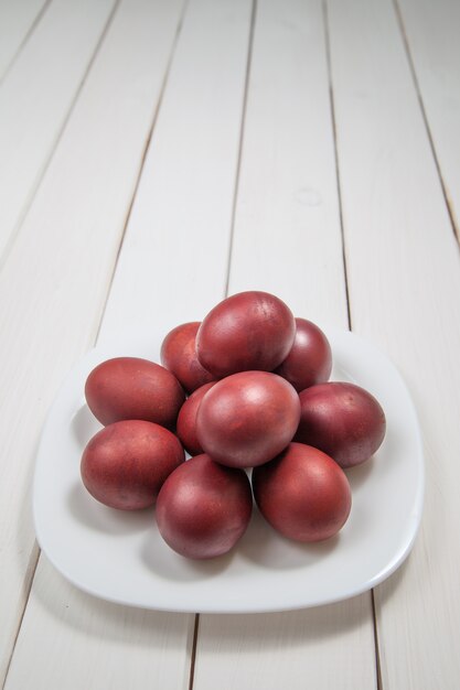 Uova di Pasqua colorate con buona Pasqua