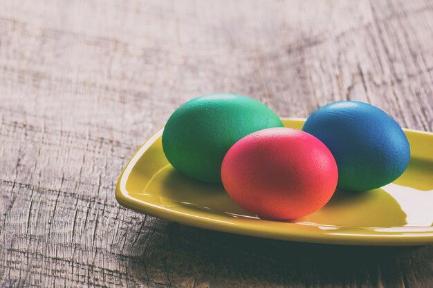 Uova di Pasqua colorate per le feste