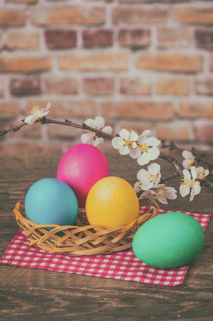 Uova di Pasqua colorate per le feste