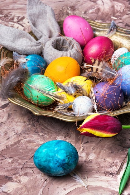 Uova di Pasqua colorate