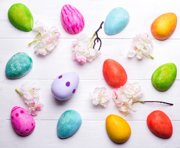 Uova di Pasqua dipinte a colori