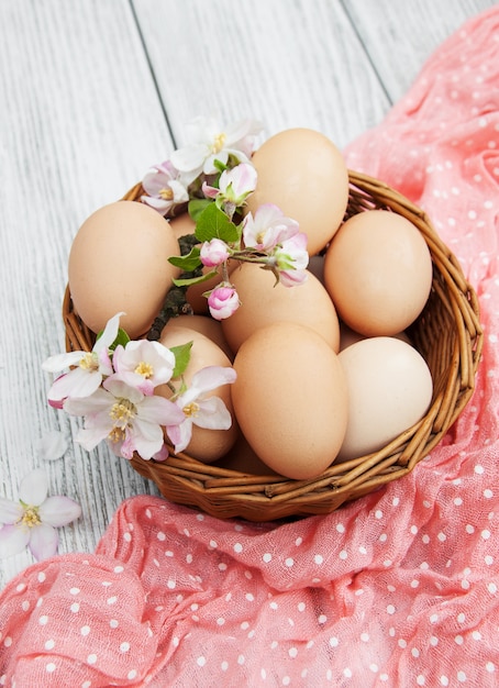 Uova di Pasqua E fiori di melo