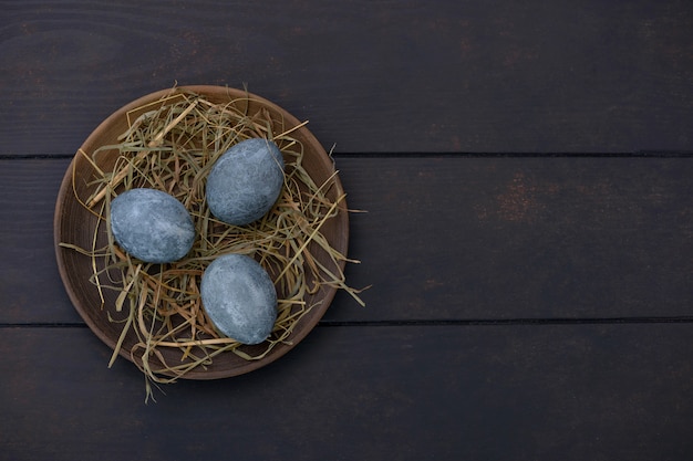 Uova di Pasqua In zolla con fieno