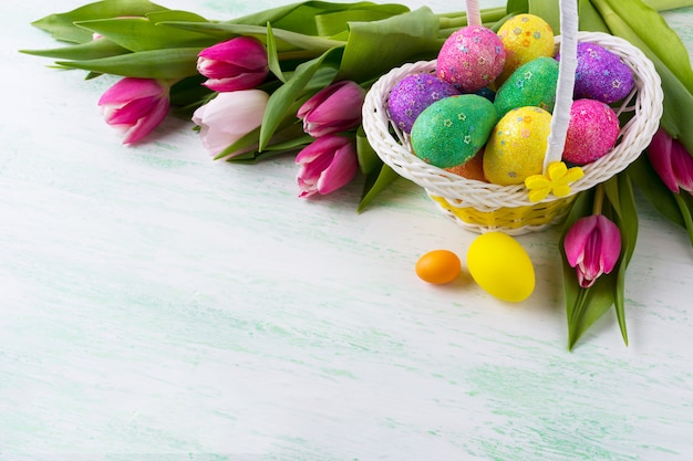 uova di Pasqua multicolori