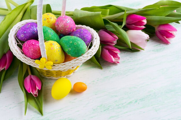 uova di Pasqua multicolori