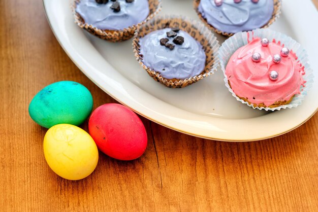 Uova di Pasqua Pasquali e Cup Cake Foto