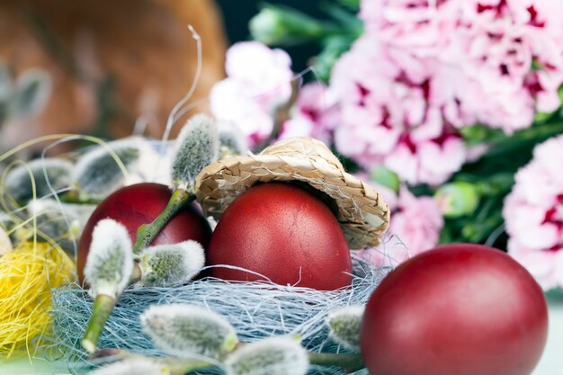 Uova e altri elementi per celebrare la Pasqua cristiana, elementi e decorazioni per celebrare la Pasqua