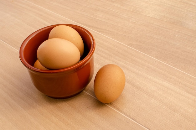 Uovo di gallina marroneL'uovo dal punto di vista alimentare è un alimento di origine animale che può essere di varia natura