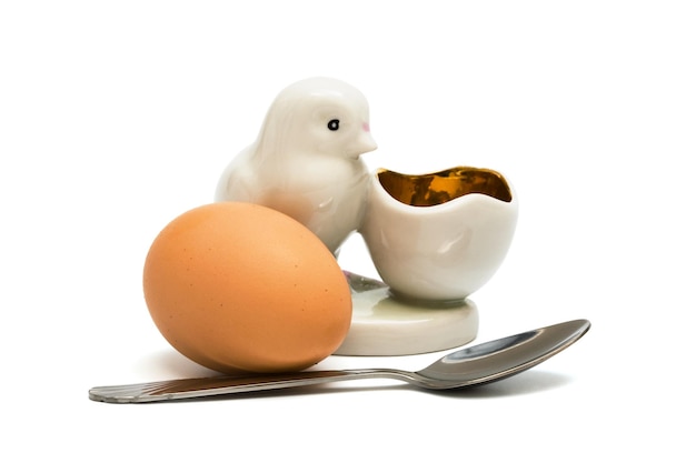 Uovo su uno sfondo bianco