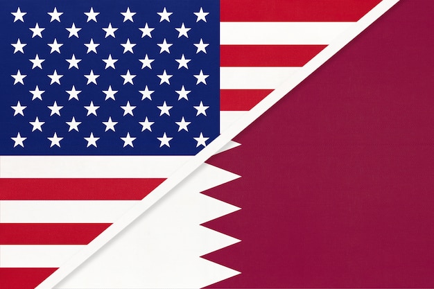 USA vs Qatar bandiera nazionale dal tessile. Rapporto tra due paesi americani e asiatici.