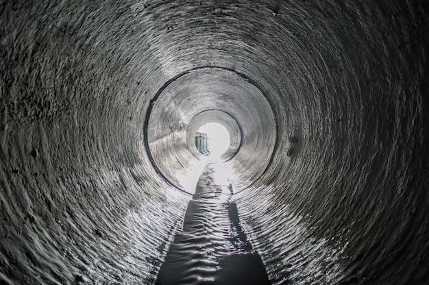 Uscita dal tubo del tunnel di drenaggio del tubo di drenaggio del collettore del tubo di drenaggio del sistema fognario cittadino