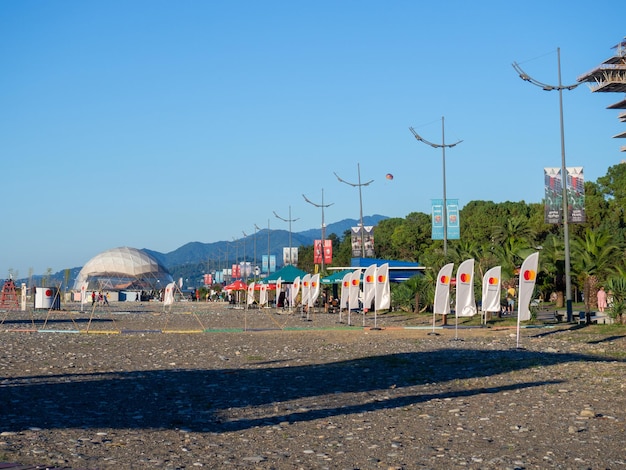 Vacanza al mare Villaggio sul mare Vista spiaggia Tende e bancarelle sulla spiaggia