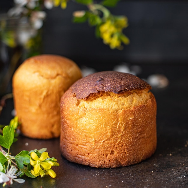 vacanza Torta di Pasqua e uova di pasqua pane dolce dolcezza pasto pasto spuntino sul tavolo