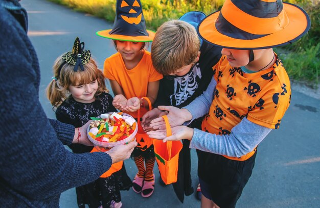 Vacanze di Halloween, bambino in costume. Messa a fuoco selettiva. Ragazzo.