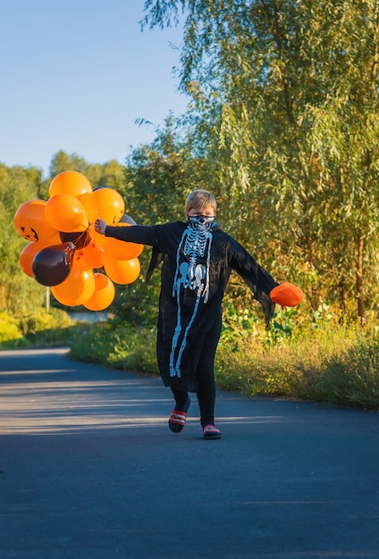 Vacanze di Halloween, bambino in costume. Messa a fuoco selettiva. Ragazzo.