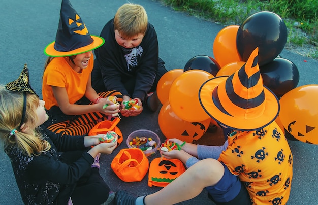 Vacanze di Halloween, bambino in costume. Messa a fuoco selettiva. Ragazzo.