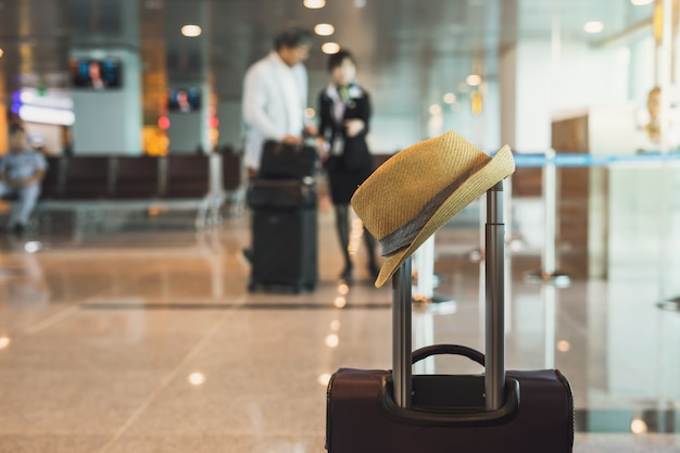 Valigia di viaggio nel terminal dell&#39;aeroporto