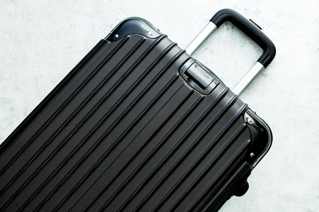 Valigia Luggageblack impostata su uno sfondo bianco vista dall'alto elemento di posa piatto dell'immagine Viaggio minimo