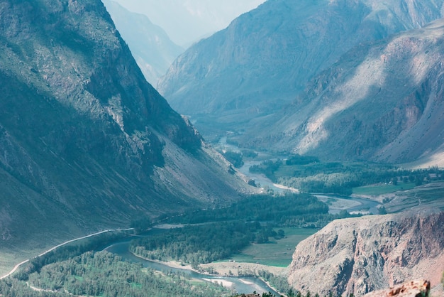 Valle del fiume di chulyshman altai montagne russia bella giornata estiva