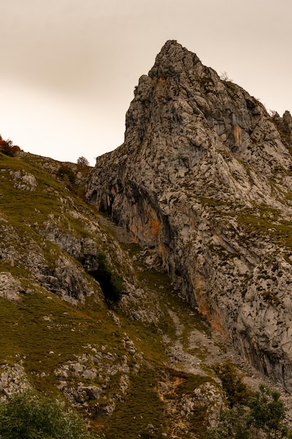 Valle del fiume Duje a Tielve nei Picos de Europa - Asturie