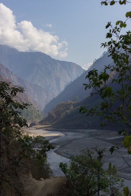 Valle del fiume Himalaya a Manaslu